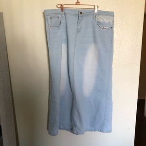 Plus size light wash denim skirt Size 22